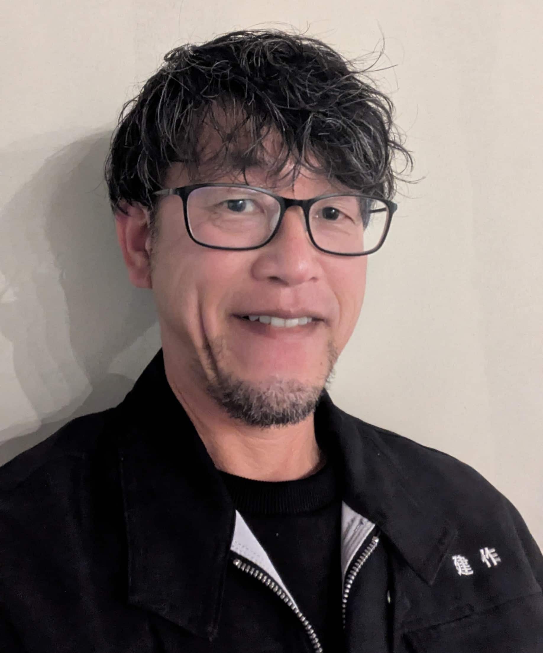 ⑤建作 代表 塩田憲作